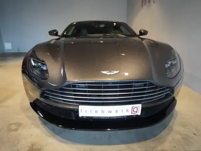 Aston Martin DB11