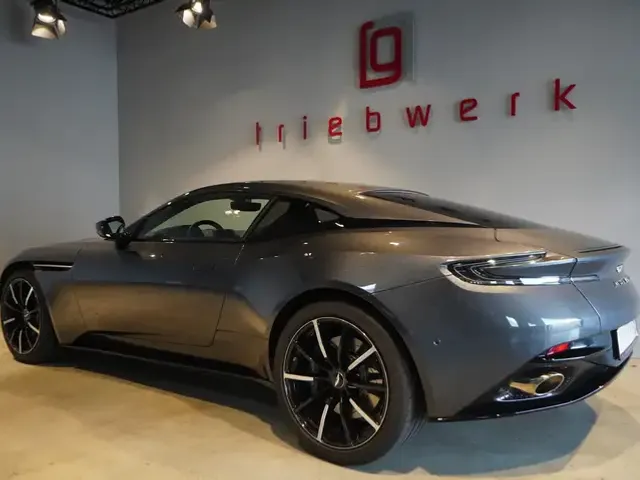 Aston Martin DB11
