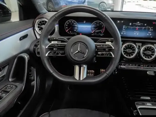 Mercedes-Benz CLA 200