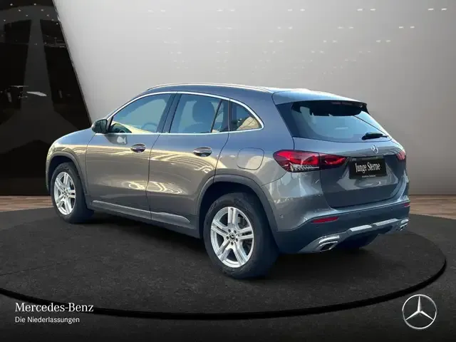 Mercedes-Benz GLA 220