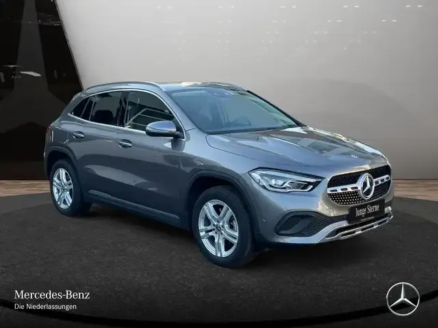 Mercedes-Benz GLA 220
