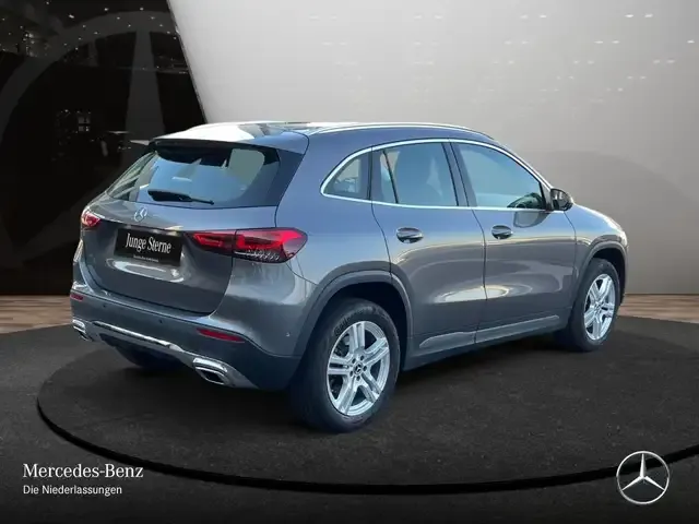 Mercedes-Benz GLA 220