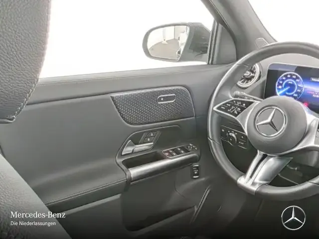 Mercedes-Benz EQA 300