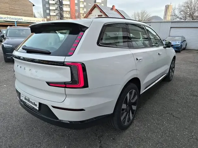Volvo EX90