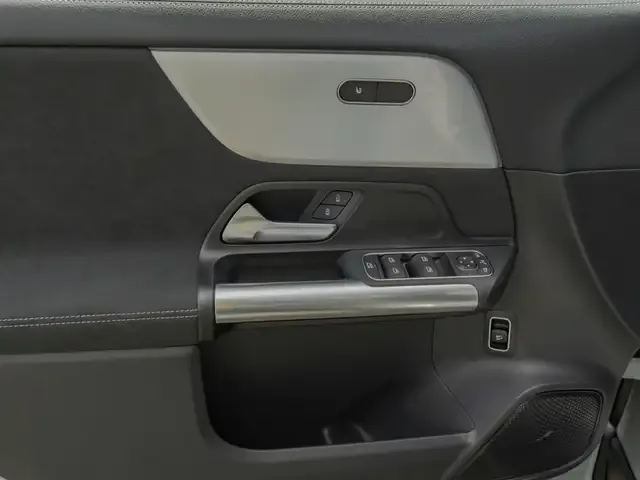 Mercedes-Benz GLA 220