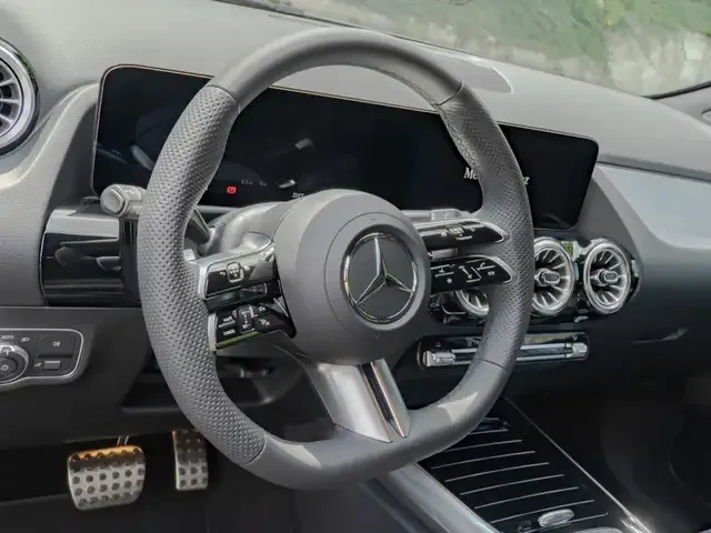 Mercedes-Benz GLA 220