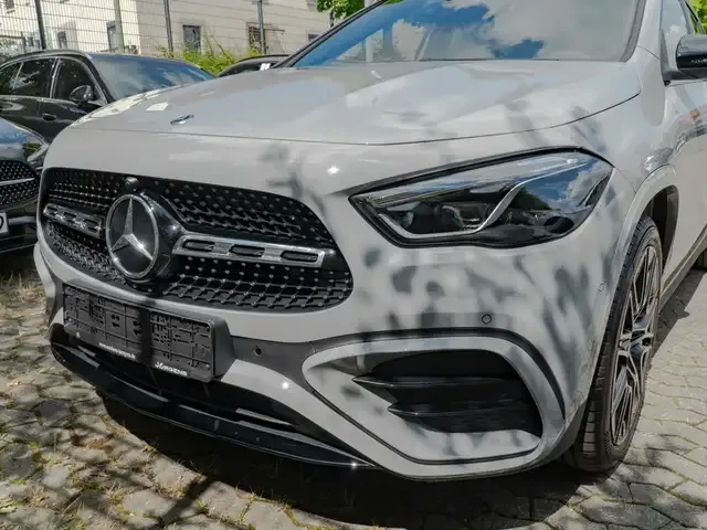 Mercedes-Benz GLA 220