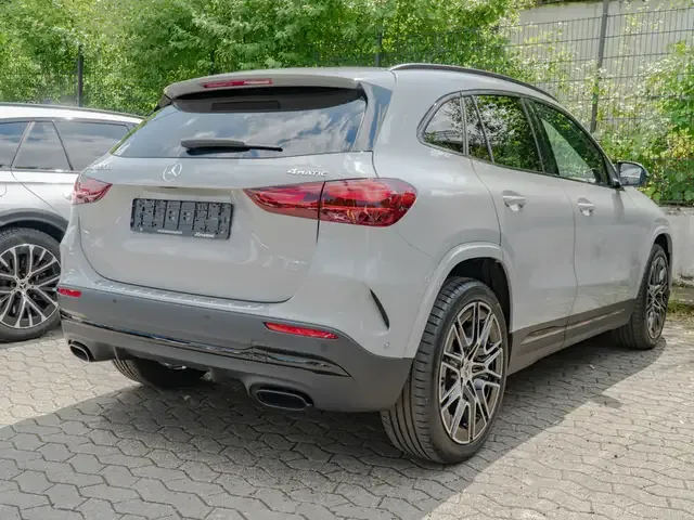 Mercedes-Benz GLA 220