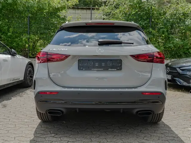 Mercedes-Benz GLA 220