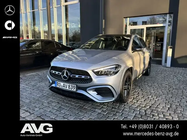 Mercedes-Benz GLA 200