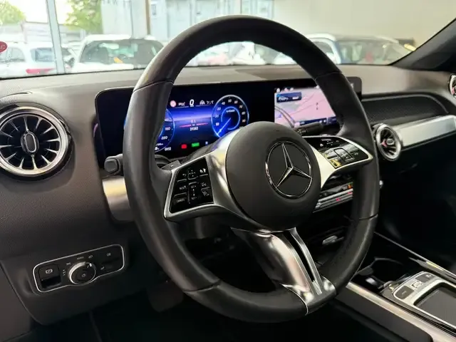 Mercedes-Benz EQB 300