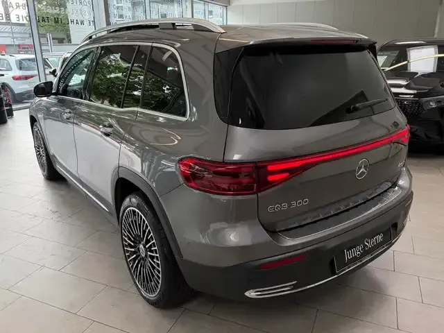 Mercedes-Benz EQB 300