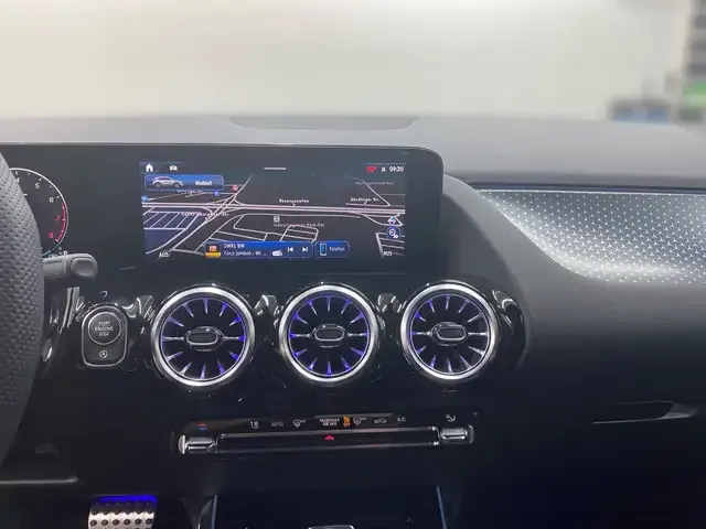 Mercedes-Benz GLA 220