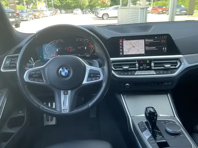 BMW 330