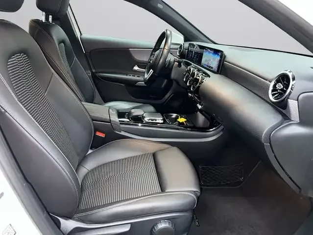Mercedes-Benz A 220