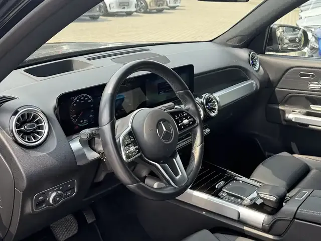 Mercedes-Benz EQB 300