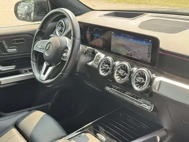 Mercedes-Benz EQB 300