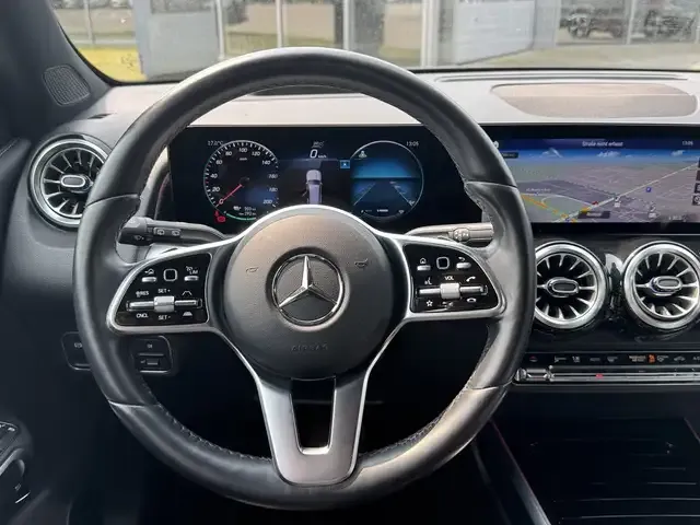 Mercedes-Benz EQB 300