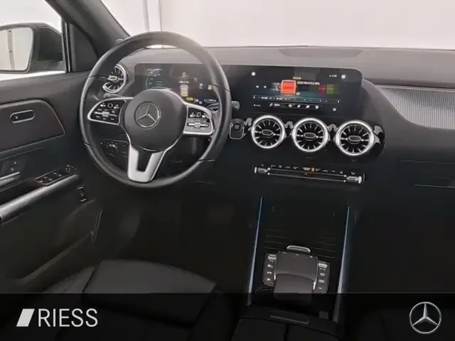 Mercedes-Benz EQA 300