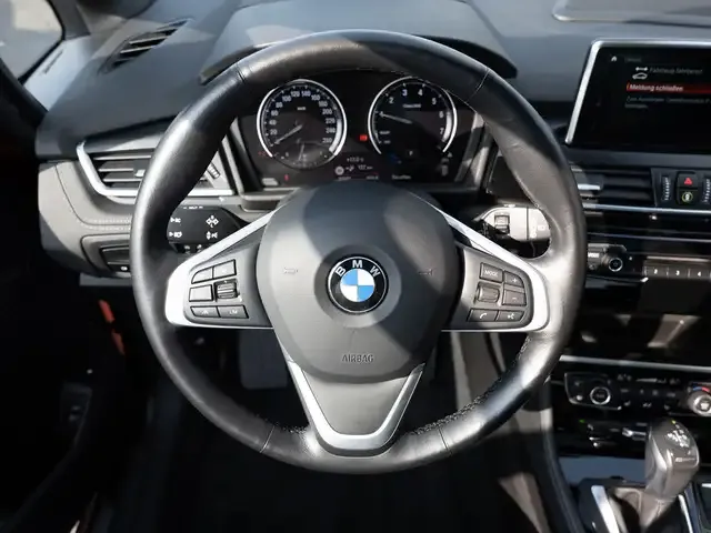 BMW 225