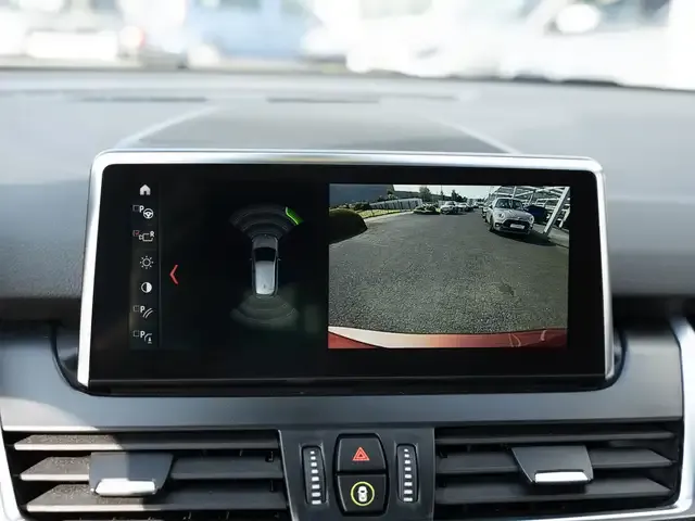 BMW 225