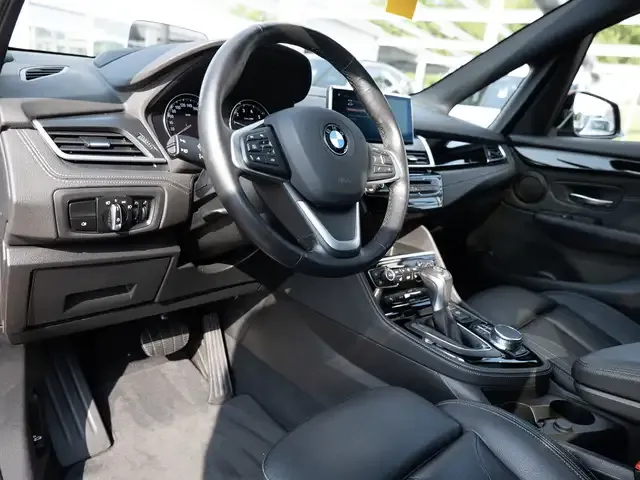 BMW 225