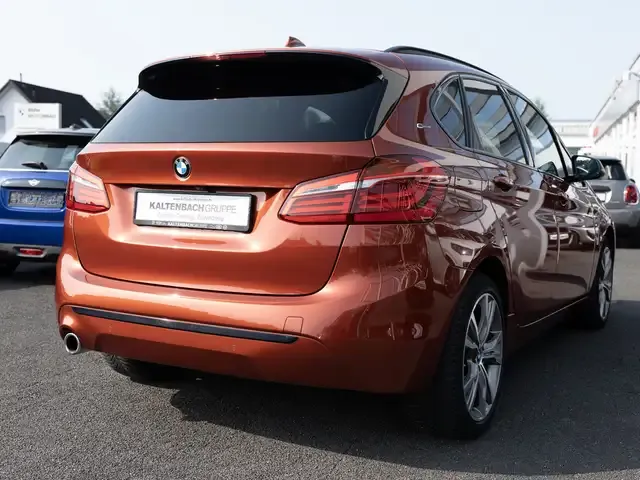 BMW 225