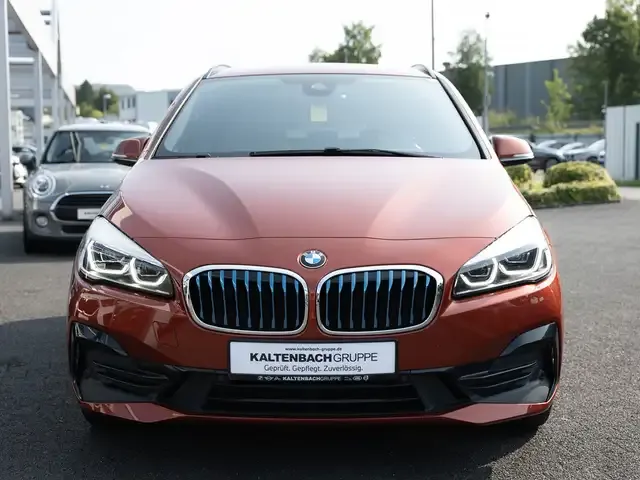 BMW 225