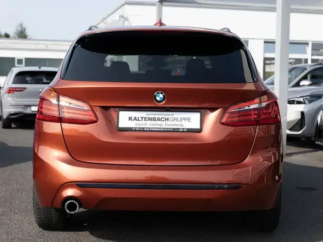 BMW 225