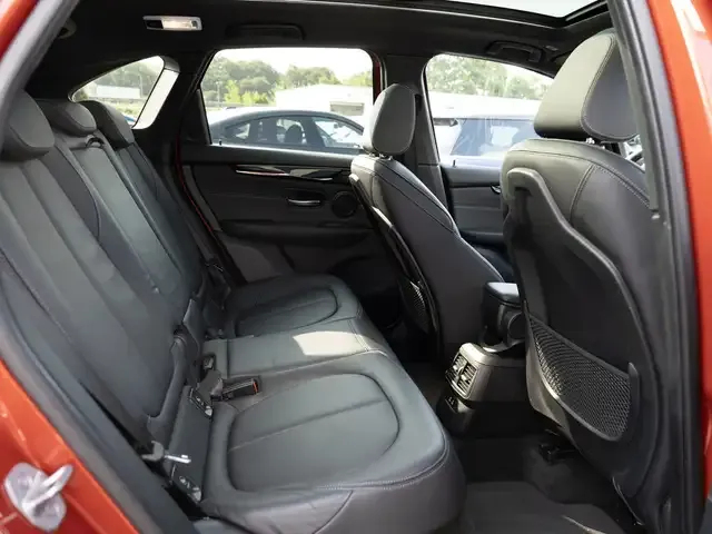 BMW 225