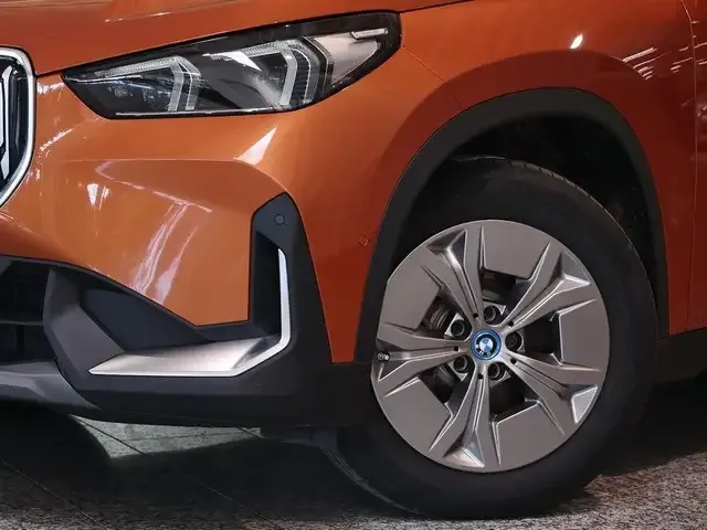 BMW iX1