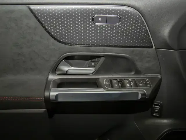 Mercedes-Benz GLB 220