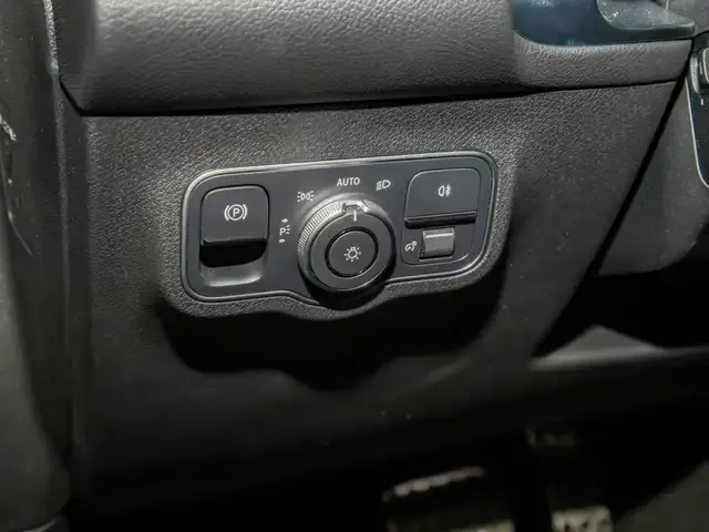 Mercedes-Benz GLB 220
