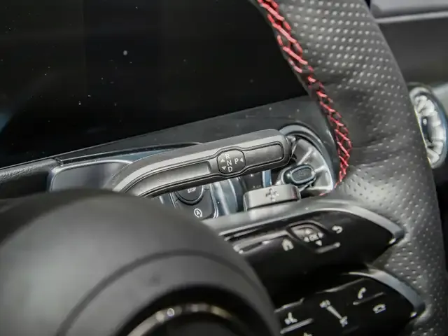 Mercedes-Benz GLB 220