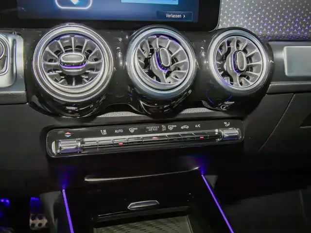 Mercedes-Benz GLB 220