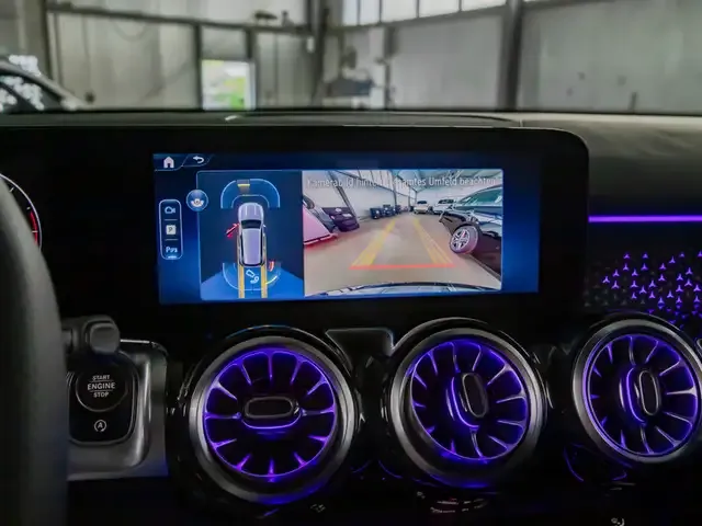 Mercedes-Benz GLB 220
