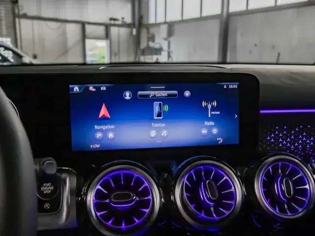 Mercedes-Benz GLB 220