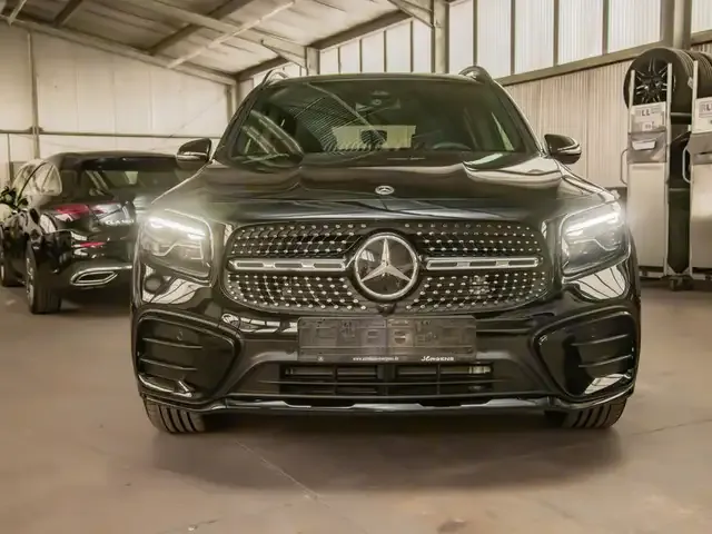 Mercedes-Benz GLB 220