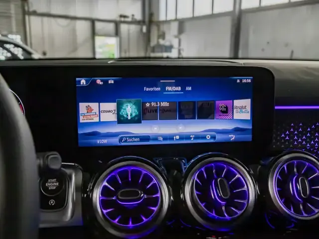 Mercedes-Benz GLB 220