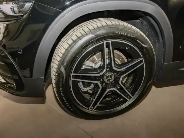 Mercedes-Benz GLB 220