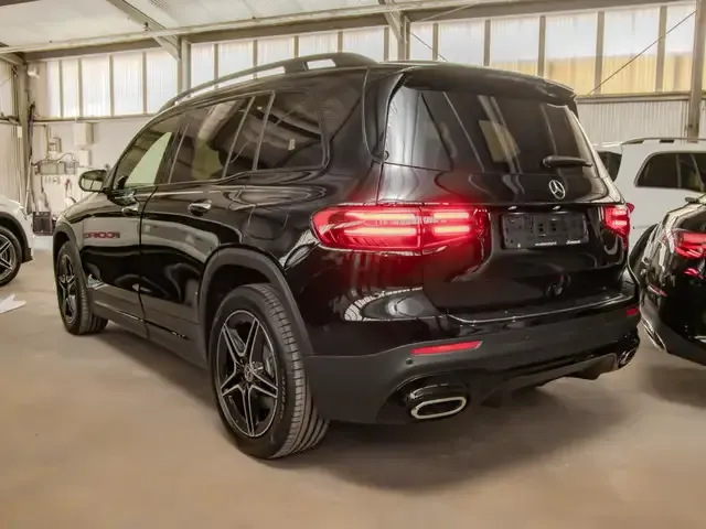 Mercedes-Benz GLB 220