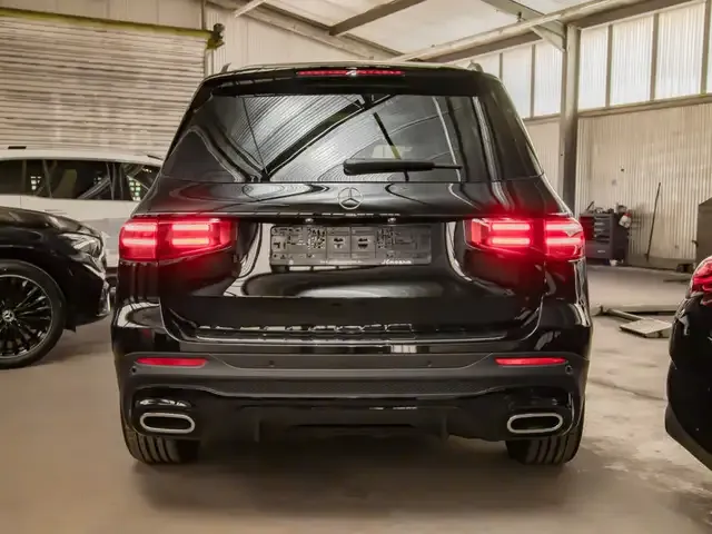 Mercedes-Benz GLB 220