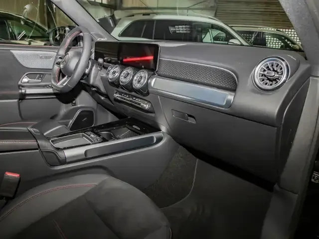 Mercedes-Benz GLB 220