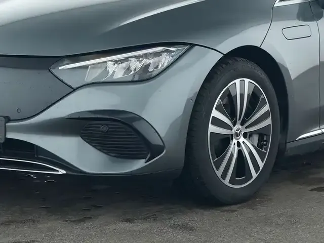 Mercedes-Benz EQE 300