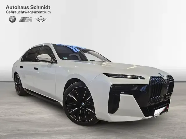 BMW i7
