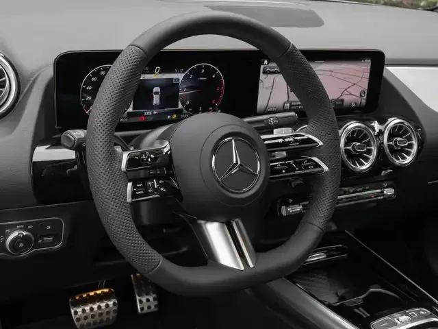 Mercedes-Benz GLA 220
