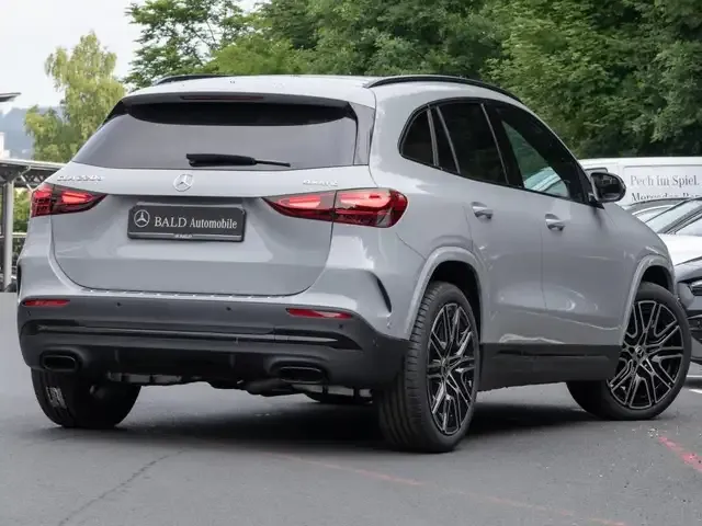 Mercedes-Benz GLA 220
