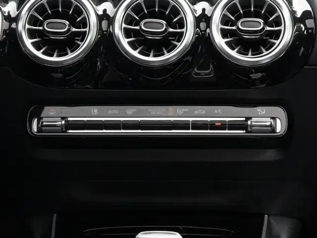 Mercedes-Benz GLA 220