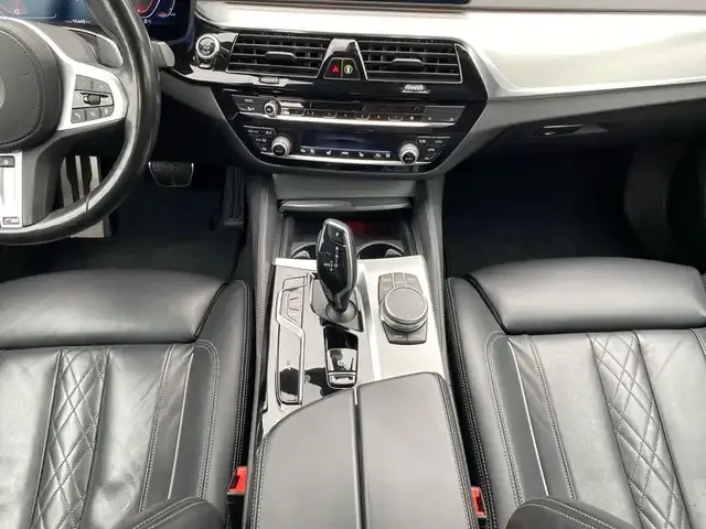 BMW M550