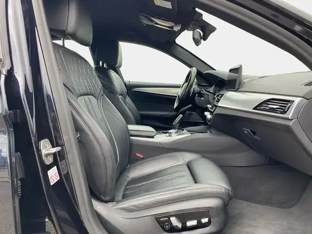 BMW M550